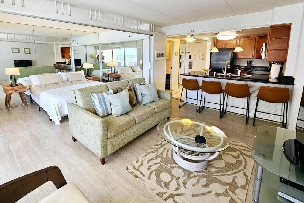 Ilikai Hotel Condo With Kitchen And Ocean View 호놀룰루 외부 사진